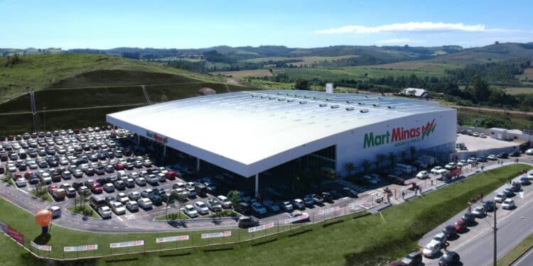 Mart Minas realiza mais uma edição do seu tradicional Festival Mundo Pet, com feirinha de adoção em 15 lojas