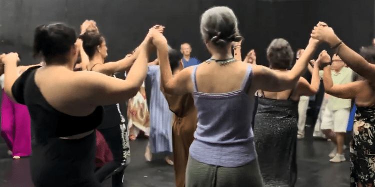 Programação do projeto de saúde física e mental “Roda de Danças Circulares e Meditação” continua com entrada franca na Escola Livre do Grupontapé