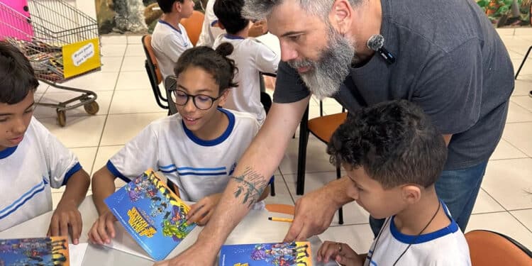 Fundação Cultural Acia distribui a obra “O Reino Encantado de Azulia” e promove formação para professores de Araxá