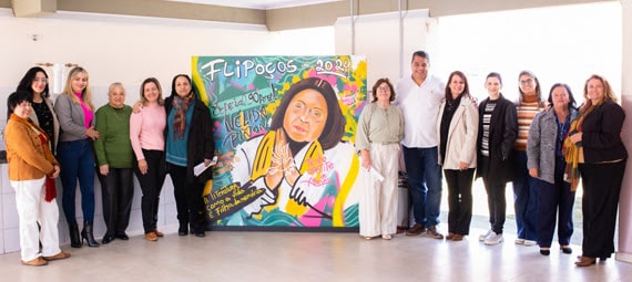 Entrega Oficial do Painel Artístico de Nélida Pinõn