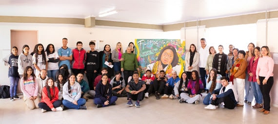 Entrega Oficial do Painel Artístico de Nélida Pinõn