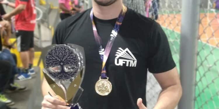 Araxaense Gabriel é campeão no torneio de xadrez da CIA em Uberaba