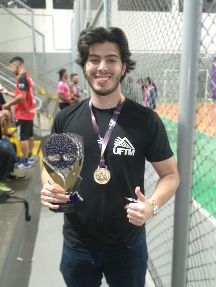 Araxaense Gabriel é campeão no torneio de xadrez da CIA em Uberaba
