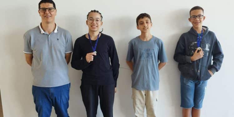 Xadrez Araxaense conquista 2 medalhas em Patos de Minas