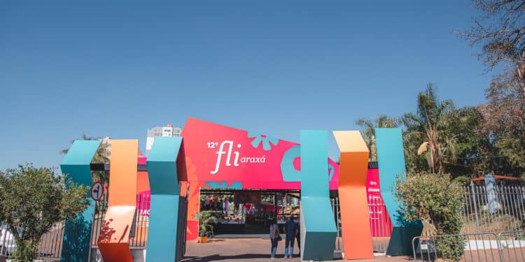 Fliaraxá chega ao segundo dia com programação para públicos de todas as idades