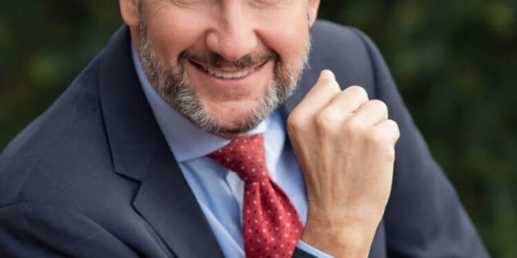 Márcio Scarpellini lança no Fliaraxá obra técnica sobre a taxa legal de juros no Brasil