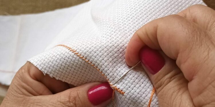 Ateliê de Tecelagem abre 40 vagas para os cursos de Bordado em Ponto Cruz e Crochê e Tricô