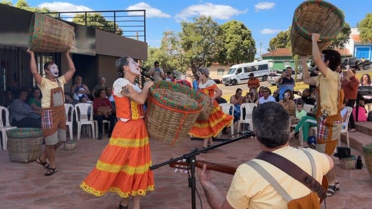 Indianópolis-MG entra no circuito de apresentações em comemoração aos 30 anos do Grupontapé e recebe o espetáculo Balaio Popular