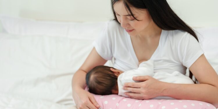 Agosto Dourado: confira cinco dicas de amamentação