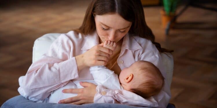 Psicólogo alerta sobre a saúde mental de pessoas que recorrem às “mães de leite” no período da amamentação