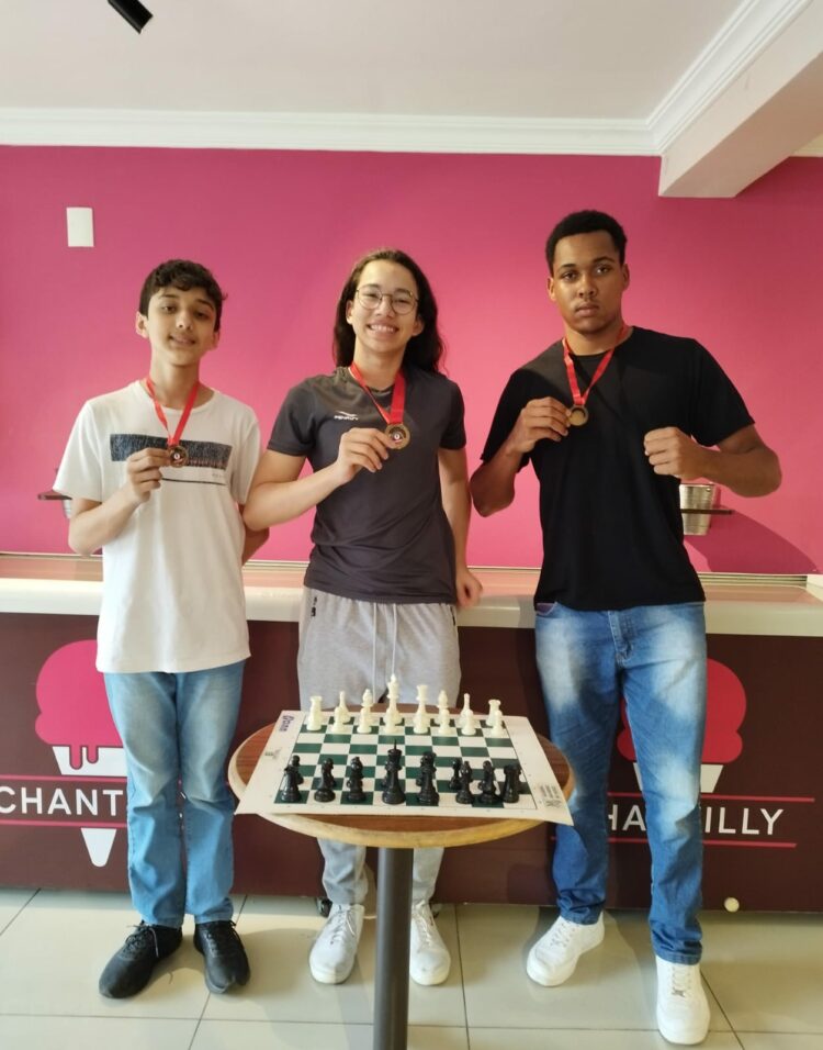 Theo é campeão da 27ª Copa Chantilly de Xadrez