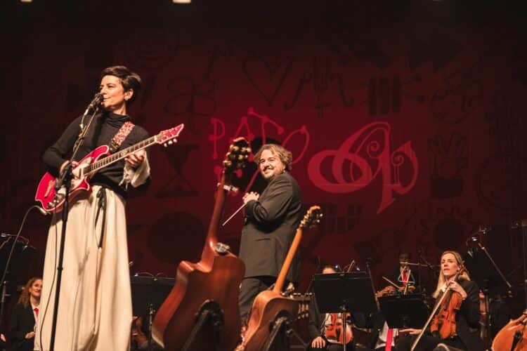 PATO FU E ORQUESTRA OURO PRETO FAZEM CONCERTO GRATUITO EM ARAXÁ