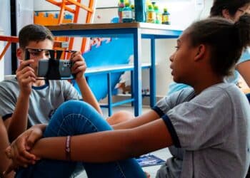 Crianças e adolescentes aprendem cinema de graça em Uberlândia-MG