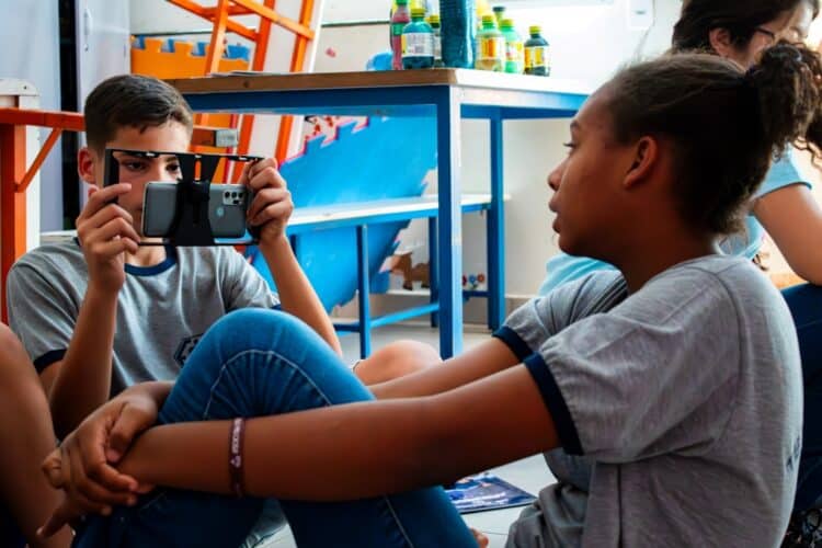 Crianças e adolescentes aprendem cinema de graça em Uberlândia-MG