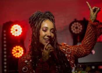 Com disco de poesia, Mel Duarte realiza espetáculo na Vila Itororó neste sábado