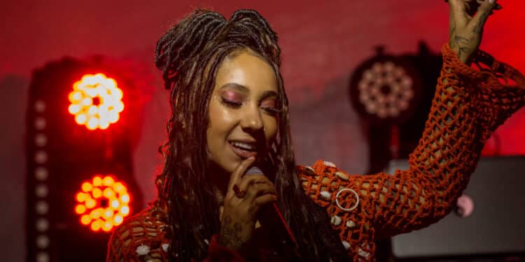 Com disco de poesia, Mel Duarte realiza espetáculo na Vila Itororó neste sábado