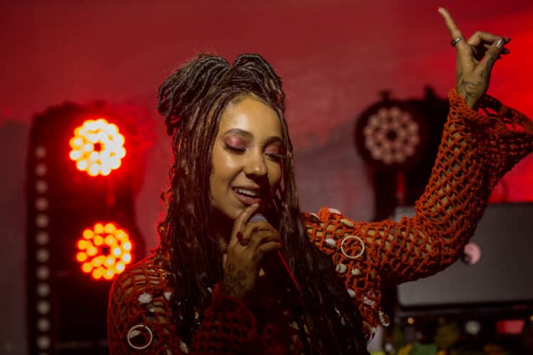 Com disco de poesia, Mel Duarte realiza espetáculo na Vila Itororó neste sábado