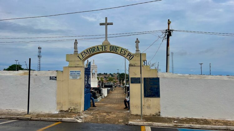 Prefeitura de Araxá intensifica manutenção dos cemitérios para o Dia de Finados