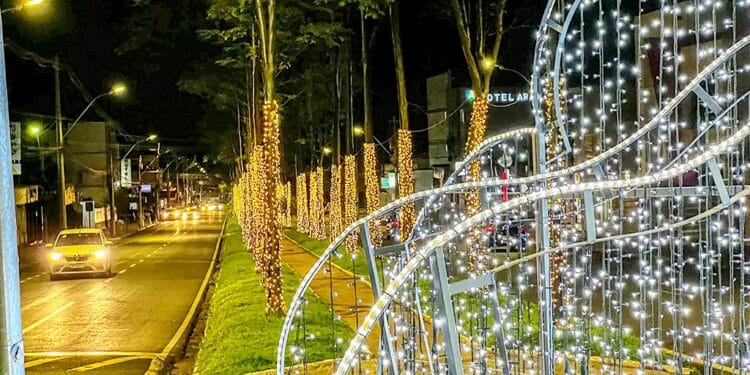 Araxá terá Natal Iluminado 2024 com decoração especial que promete encantar e impulsionar o comércio