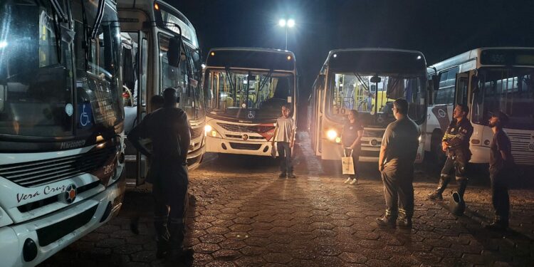 Prefeitura de Araxá realiza vistoria nos ônibus do transporte coletivo e garante mais segurança aos usuários do serviço