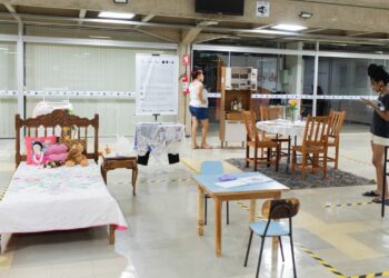 Lar doce Lar: Instalação artística denuncia violência doméstica com realismo impactante