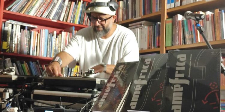 Na Flip, Coletivo Legítima Defesa celebra resistência afroindígena com livro “Améfrica”