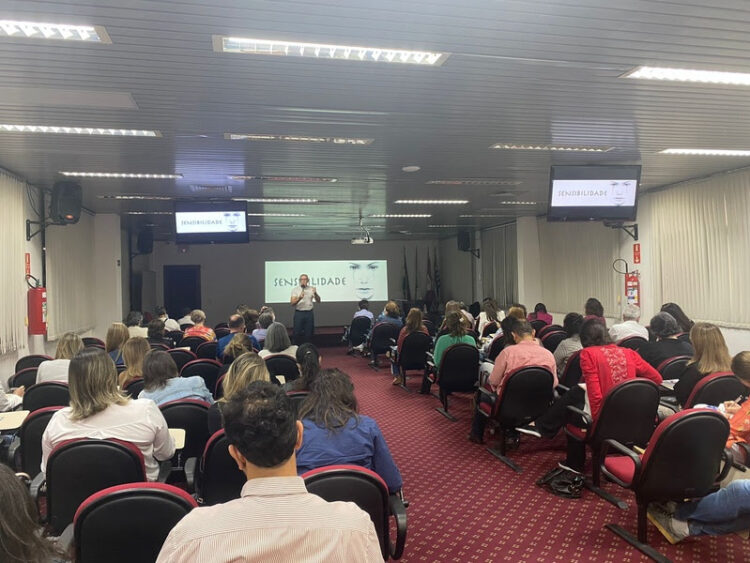 Uniodonto Campinas realiza série de palestras na Semana do Dentista