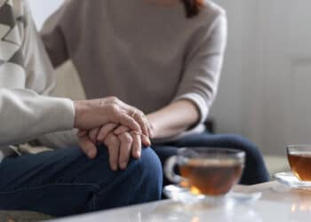 Da compreensão ao cuidado: A importância dos cuidados paliativos na jornada do paciente com Doença de Alzheimer