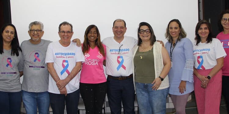 Outubro Rosa: Unimed Araxá doa exames de mamografia para mulheres em vulnerabilidade social