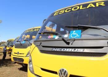 O Governo Federal transferiu para Minas Gerais, em 2024, R$ 52,4 milhões por meio do Programa Nacional de Apoio ao Transporte Escolar (Pnate). O valor beneficia 328,45 mil estudantes mineiros residentes em áreas rurais.