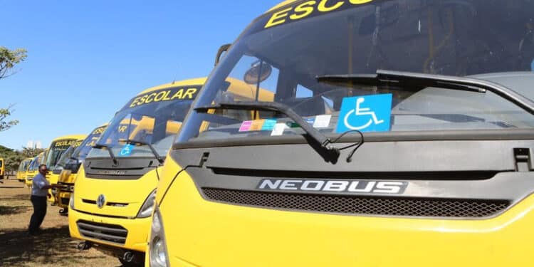 O Governo Federal transferiu para Minas Gerais, em 2024, R$ 52,4 milhões por meio do Programa Nacional de Apoio ao Transporte Escolar (Pnate). O valor beneficia 328,45 mil estudantes mineiros residentes em áreas rurais.