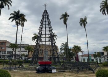 Decoração de Natal promete atrair turistas e movimentar comércio local