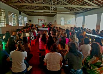 Encontro em Araxá certifica educadores em programa de formação continuada para crianças de 4 e 5 anos