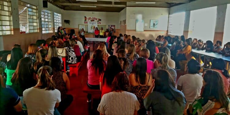 Encontro em Araxá certifica educadores em programa de formação continuada para crianças de 4 e 5 anos