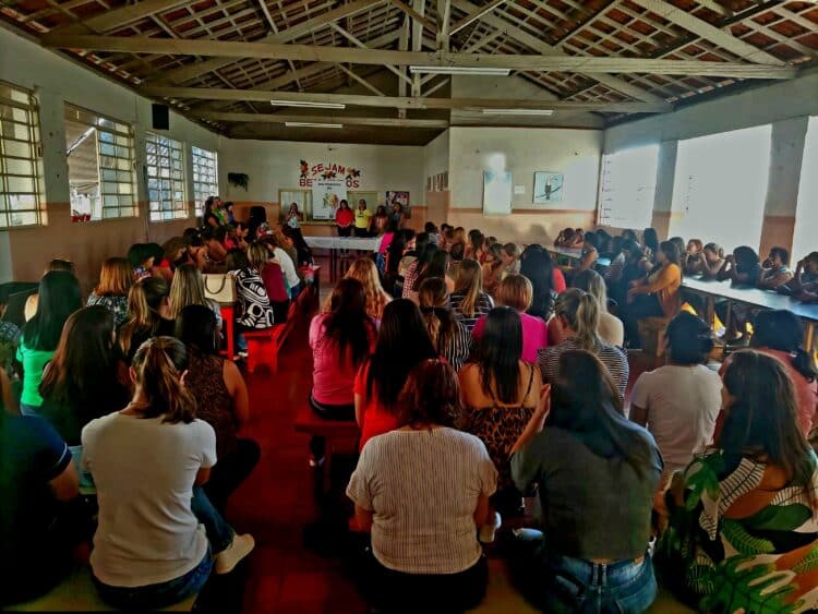 Encontro em Araxá certifica educadores em programa de formação continuada para crianças de 4 e 5 anos