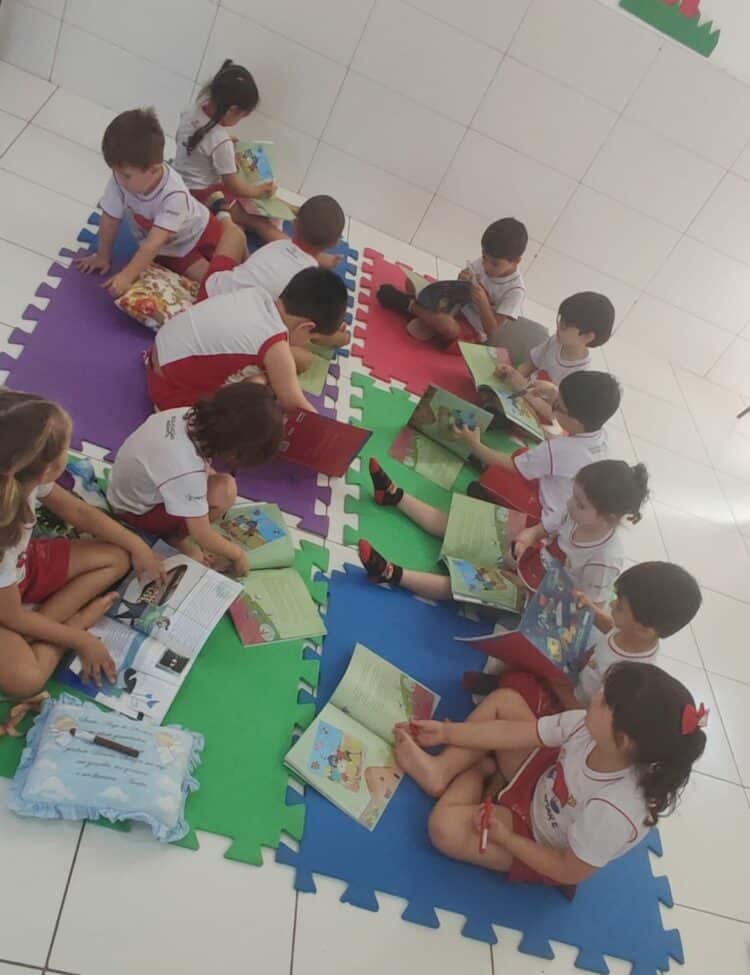 Está chegando a 3ª FLICAÉ – Feira Literária do Colégio Amar é…