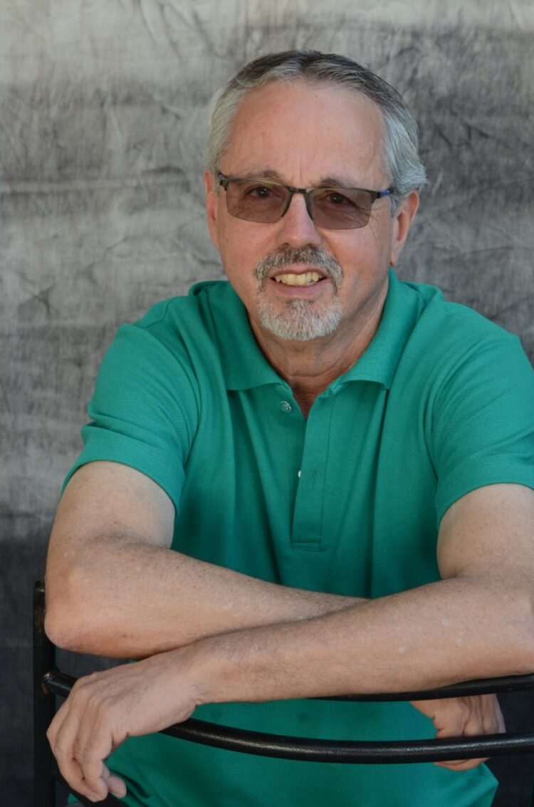 ESCRITOR LUIZ HUMBERTO FRANÇA LANÇA NOVO  LIVRO INFANTOJUVENIL