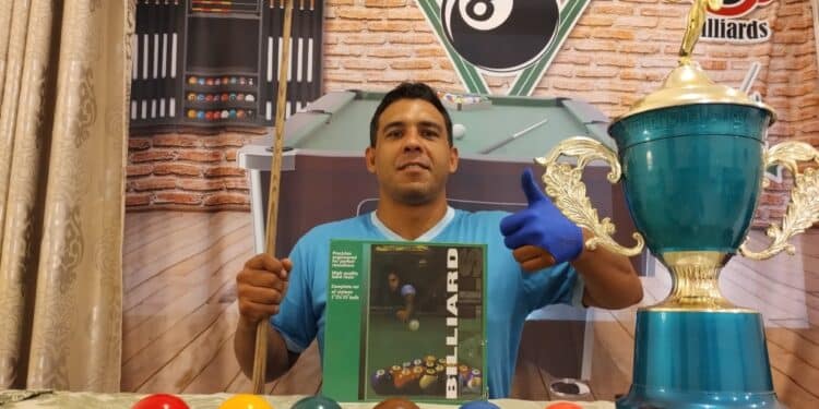 Aureliano Leal é o novo campeão do Sinucão Araxá
