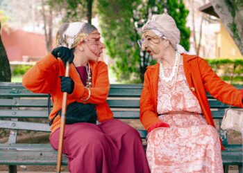 “Idosas carismáticas” levam debate sobre alimentação e artes para escolas públicas de Poços