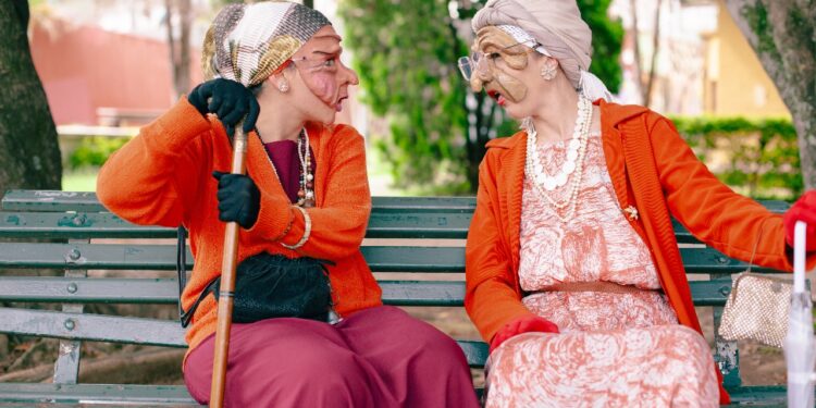 “Idosas carismáticas” levam debate sobre alimentação e artes para escolas públicas de Poços