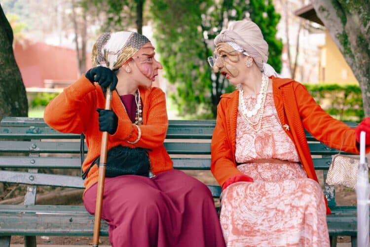 “Idosas carismáticas” levam debate sobre alimentação e artes para escolas públicas de Poços