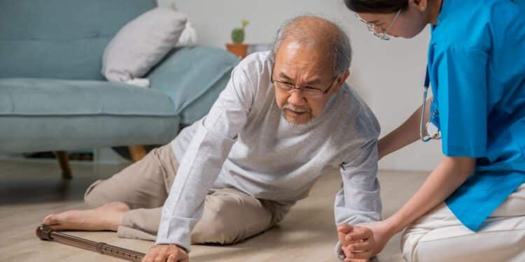 Entenda a importância de se evitar acidentes domésticos envolvendo idosos