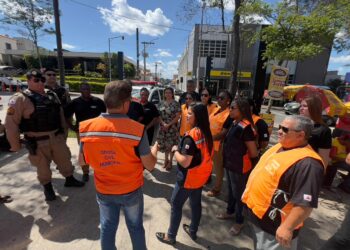 Blitz Educativa de alerta e prevenção para o período chuvoso é realizada na avenida Antônio Carlos