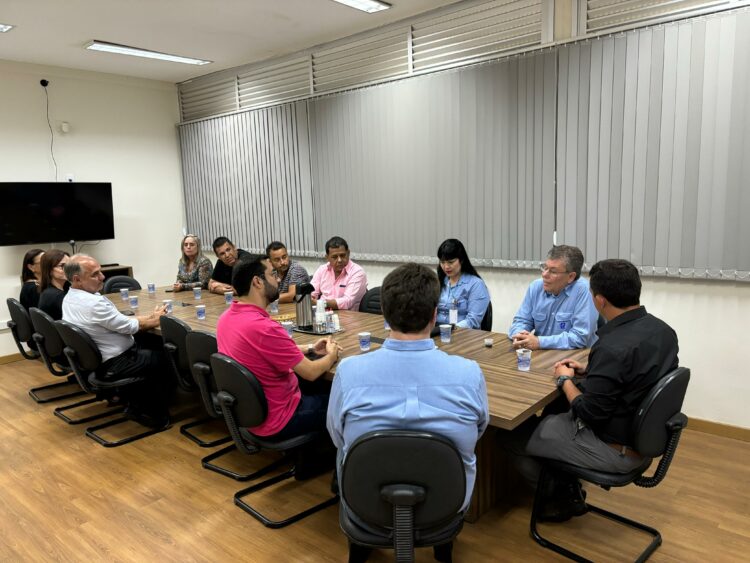 Câmara Municipal de Araxá recebe novos integrantes da Companhia Brasileira de Metalurgia e Mineração (CBMM) e reforça parceria com a empresa privada