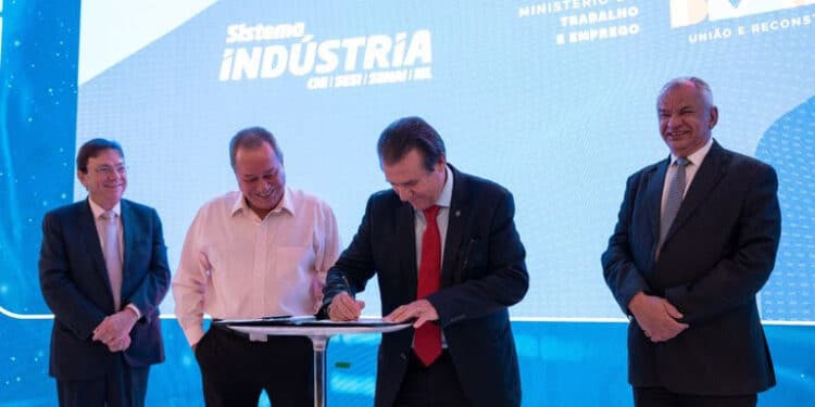 EMPREGO  Governo, CNI e Senai assinam acordo para oferecer 200 mil vagas em cursos gratuitos de qualificação profissional