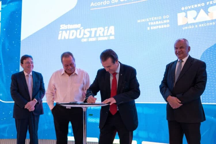 EMPREGO  Governo, CNI e Senai assinam acordo para oferecer 200 mil vagas em cursos gratuitos de qualificação profissional