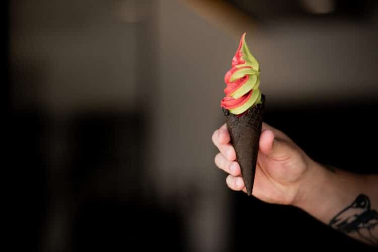 SOFT Ice Cream cria sorvete de pistache com frutas vermelhas para celebrar o Natal