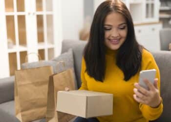 Pagamento do 13º salário acende o alerta para os gastos feitos por impulso