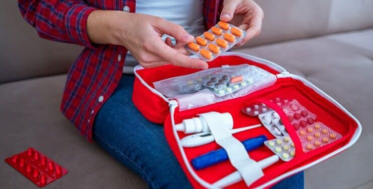 Viagens de verão acendem alerta para os riscos da automedicação