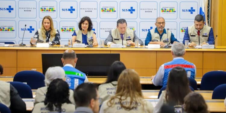 Centro de Operações de Emergência e tecnologia reforçam prevenção à dengue